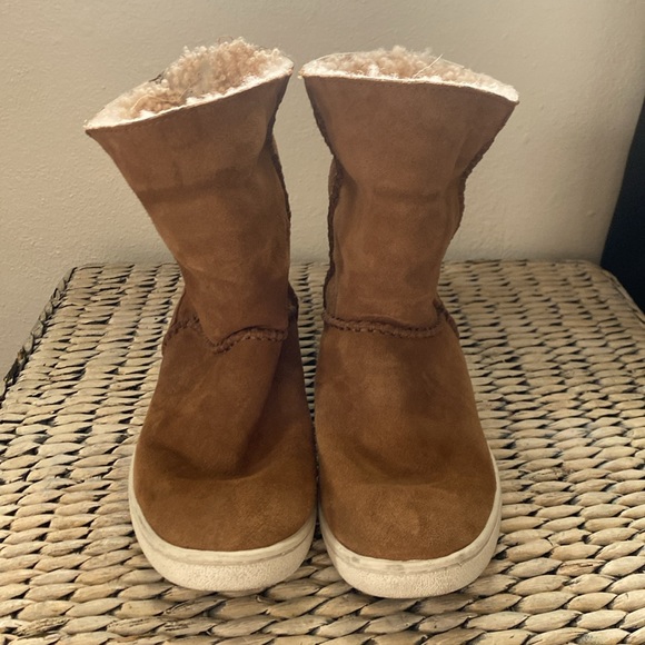 Beautiful UGGS 🧡 - Picture 4 of 6